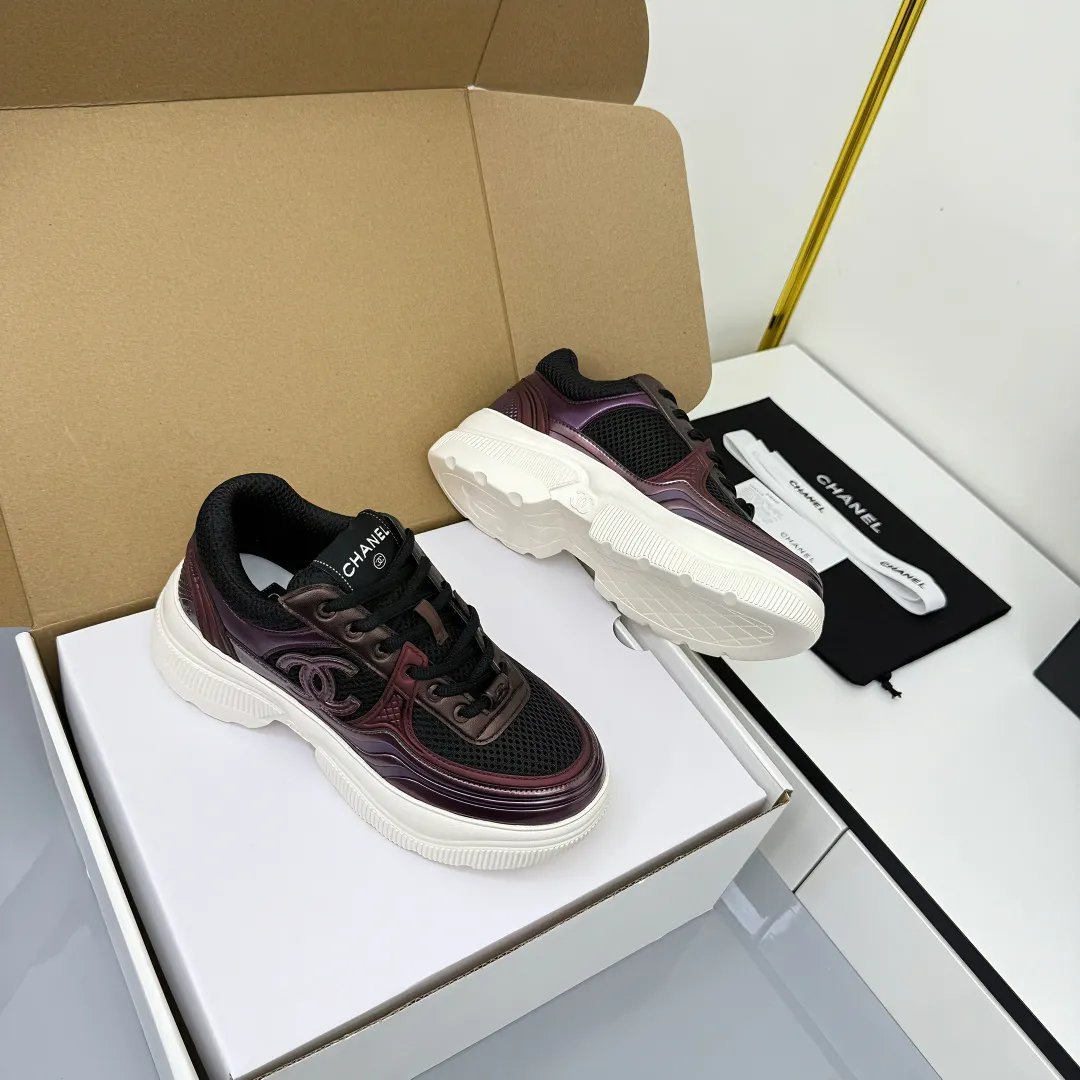 👟👟Ex-factory price 660👟👟 Chanel bread shoes ~ original calfskin panda shoes Chanel 25C latest hot style panda black and white sports shoes casual sneakers Xiaoxiang hot item classic black and white panda color coco girls must pay Fabric: original custom mixed sheepskin lining: original imported breathable mesh lining outsole: Original molded rubber + TPU combination Size: Women's 35-41 Buy now👉 Buy now👉
